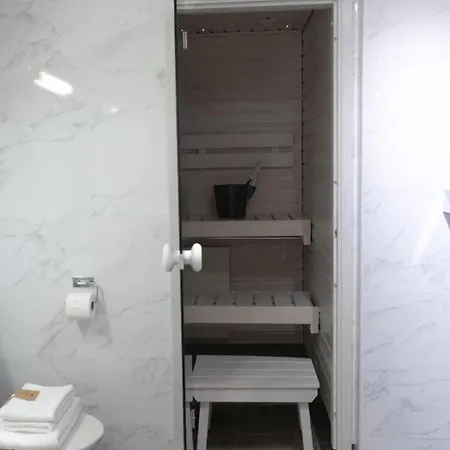 Apartament River View & Central Location - Private Sauna & Glazed Balcony
